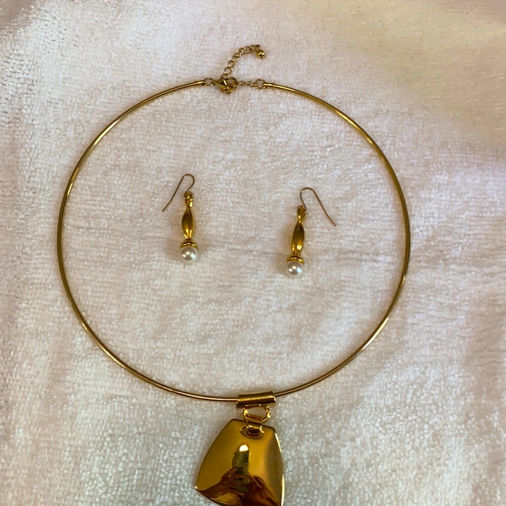 Gold necklace and earrings set